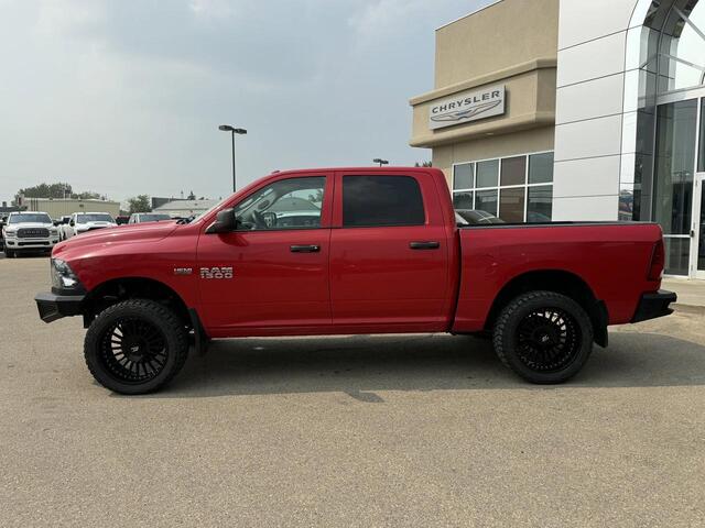 2016 Ram 1500 SXT Crew Cab 4x4 Stock P1617A