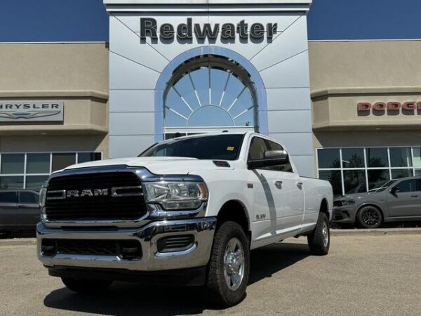 Used 2019 Ram 3500 Big Horn Crew Cab 4x4 | Low KMs | HEMI V8 | Front Bench | Backup Camera