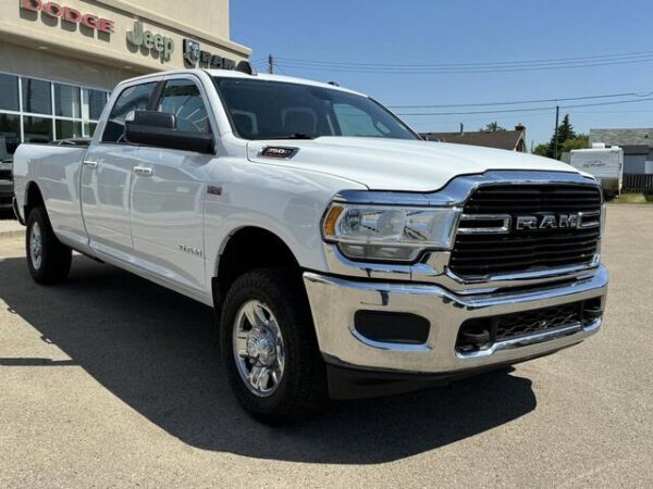 Sold 2019 Ram 3500 Big Horn Crew Cab 4x4 | Low KMs | HEMI V8 | Front Bench | Backup Camera - Image 8