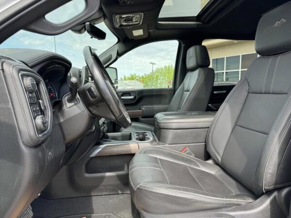 Sold 2021 Chevrolet Silverado 3500HD High Country Crew Cab | 6.6L | Leather | Sunroof | Nav | Bose Sound | Heated Seats | 5th Wheel Prep | Stock # P1624 - Image 12