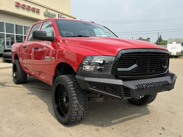 2016 Ram 1500 SXT Crew Cab 4x4 Stock P1617A