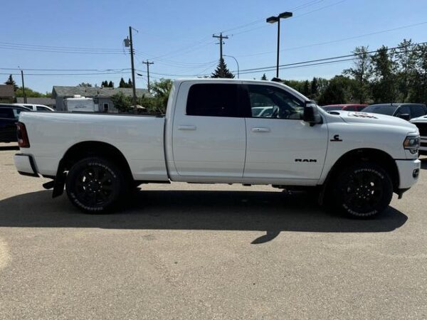 Sold 2024 Ram 3500 Laramie Night Edition Crew Cab 4x4 | 6.7L | Low KMs | Leather | AISIN Tranny | Sunroof | Lvl B Equip | Stock # P1652 - Image 7