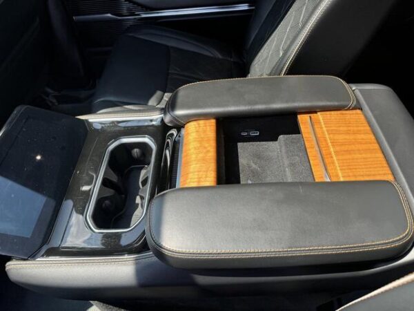 Sold 2022 Jeep Grand Wagoneer Series III 4WD SUV | Low KMs | V8 | Rear Video Screens | Heated Vented Seats | Leather Stock # P1647 - Image 33