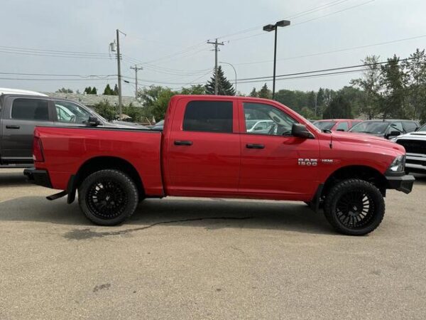 2016 Ram 1500 SXT Crew Cab 4x4 Stock P1617A