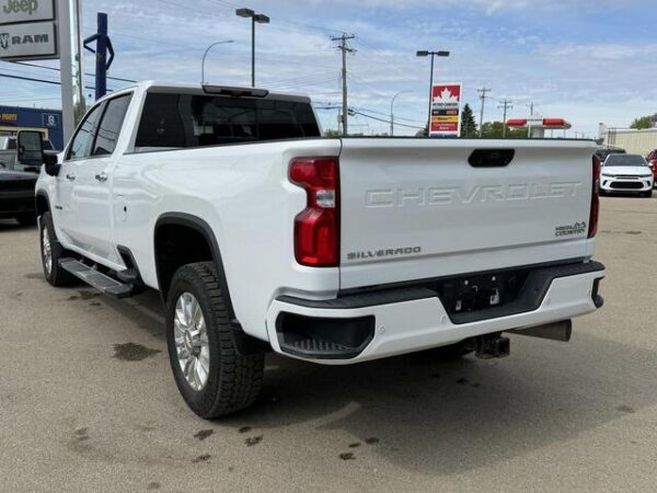 Sold 2021 Chevrolet Silverado 3500HD High Country Crew Cab | 6.6L | Leather | Sunroof | Nav | Bose Sound | Heated Seats | 5th Wheel Prep | Stock # P1624 - Image 4