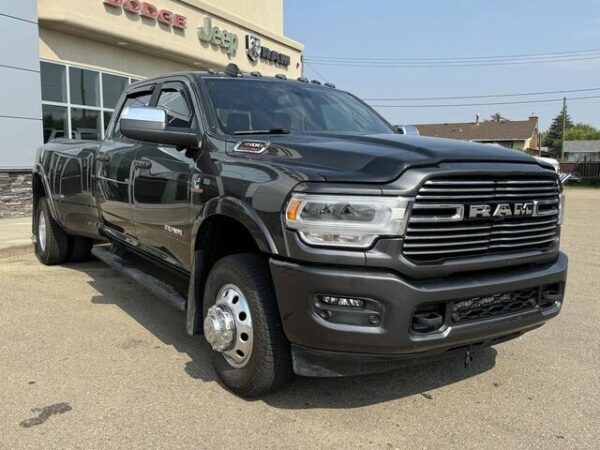 Sold 2021 Ram 3500 Laramie Dually Crew Cab 4x4 | Low KMs | Cummins | Leather | Front Bench | NAV | Stock # P1668 - Image 8