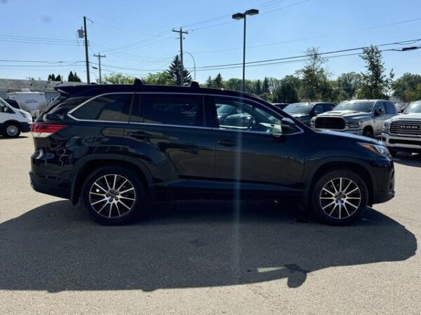 Used 2017 Toyota Highlander XLE AWD SUV | V6 | Backup Camera | Power Liftgate | Heated Seats | Stock # P1673 - Image 10