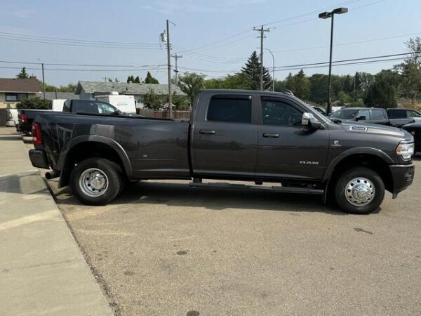 Sold 2021 Ram 3500 Laramie Dually Crew Cab 4x4 | Low KMs | Cummins | Leather | Front Bench | NAV | Stock # P1668 - Image 7