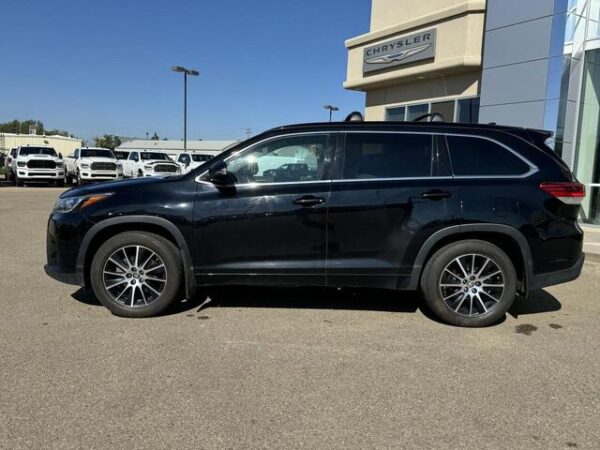 Used 2017 Toyota Highlander XLE AWD SUV | V6 | Backup Camera | Power Liftgate | Heated Seats | Stock # P1673 - Image 3