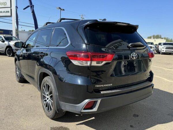 Used 2017 Toyota Highlander XLE AWD SUV | V6 | Backup Camera | Power Liftgate | Heated Seats | Stock # P1673 - Image 4