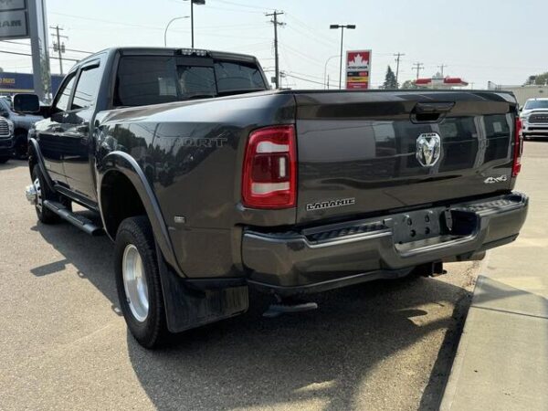 Sold 2021 Ram 3500 Laramie Dually Crew Cab 4x4 | Low KMs | Cummins | Leather | Front Bench | NAV | Stock # P1668 - Image 4