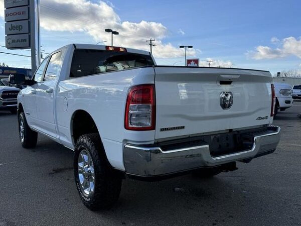 Used 2022 Ram 2500 Big Horn Crew Cab 4x4 | Low KMs | HEMI V8 | Front Bench | Cloth | Backup Camera Stock # P1731 - Image 4