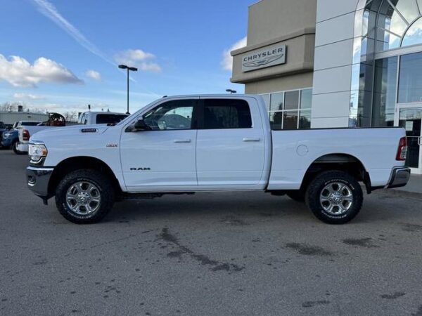 Used 2022 Ram 2500 Big Horn Crew Cab 4x4 | Low KMs | HEMI V8 | Front Bench | Cloth | Backup Camera Stock # P1731 - Image 3