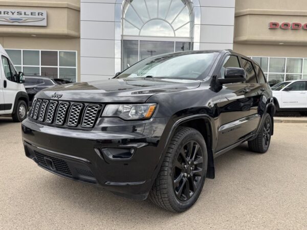 2021 Jeep Grand Cherokee Altitude 4x4 | Low KMs | V6 | Backup Camera | Leather | NAV | Heated Seats Stock: P1836